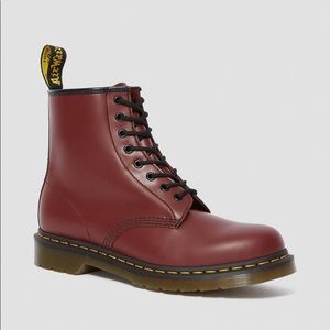 Dr martens in maroon